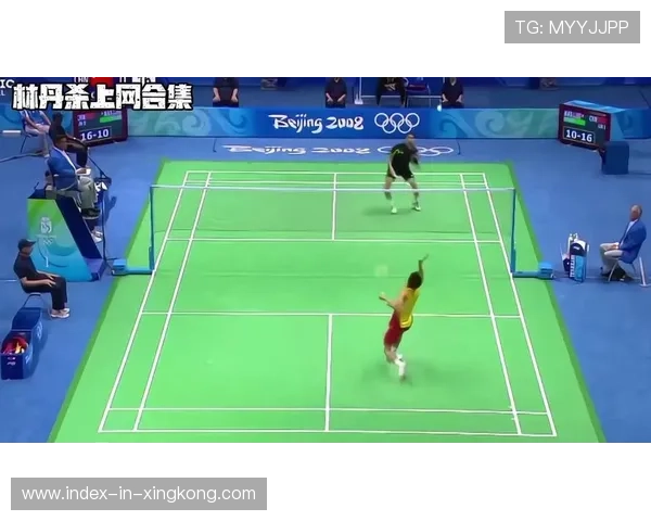 羽毛球杀球如闪电，落点精准，点燃你的比赛激情