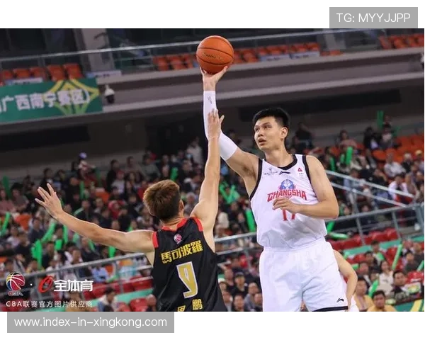 CBA深圳靠速度突破肋部,对方退防完全混乱