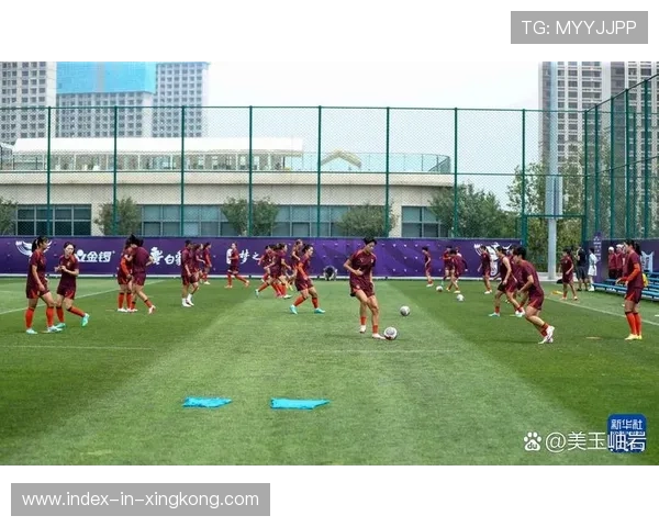 足球俱乐部训练基地对外开放日人气爆棚,足球培训基地