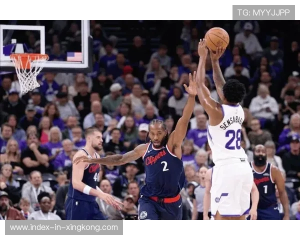 伦纳德罚线两罚,快船局势稳定 伦纳德罚线两罚,快船局势稳定