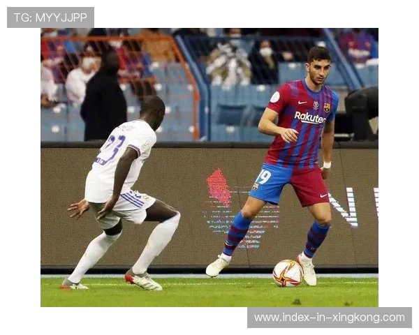 费兰托雷斯后仰凌空扫射险些破门，巴萨前场多线开花